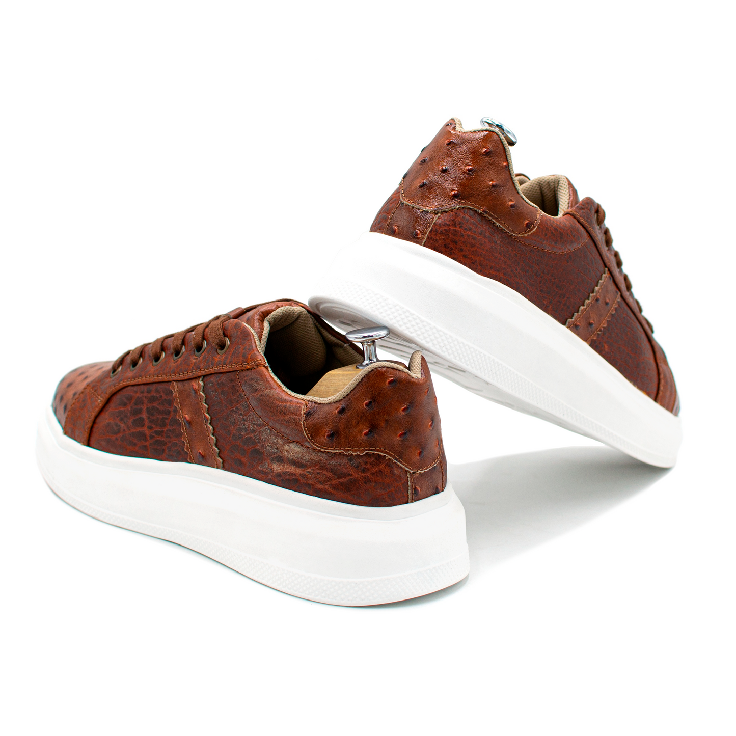 TENIS SNEAKER EN PIEL GENUINA DE CUELLO DE TORO CON GRABADO DE AVESTRUZ - DOI092K