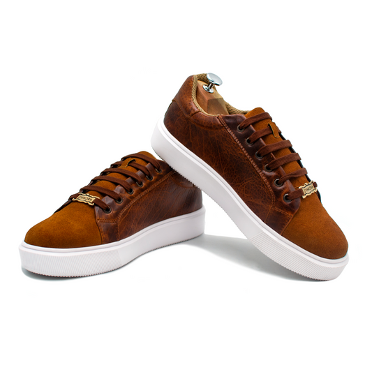 TENIS SNEAKER EN PIEL DE BISONTE CON GAMUZA CAMEL - GBC673P