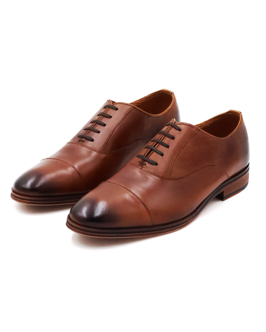 ZAPATO CASUAL DE VESTIR MARRÓN CAP TOE EN PIEL VACUNO (BECERRO)