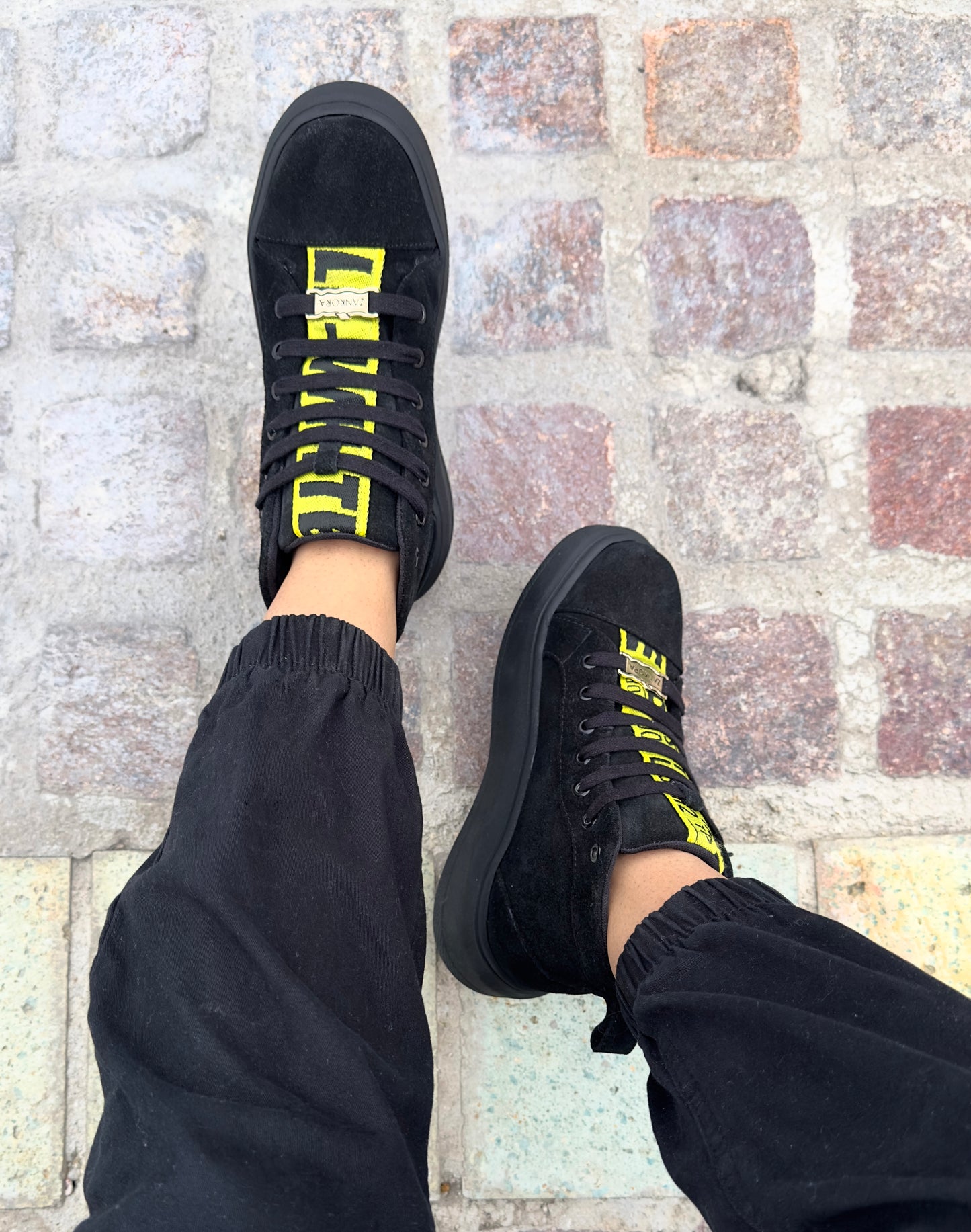 BOTÍN YESBETH EN PIEL DE GAMUZA NEGRO - CJD893J