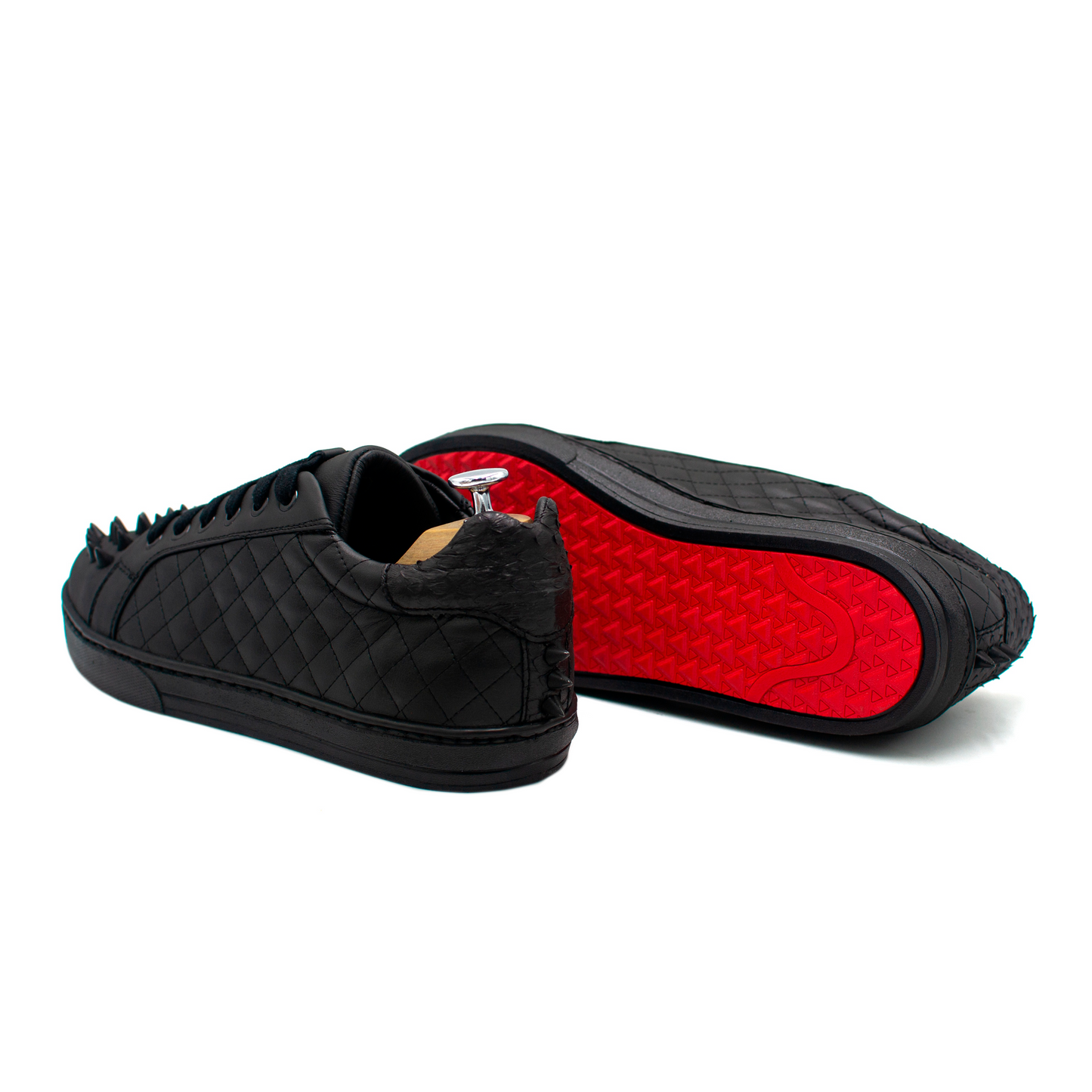TENIS SNEAKER NEGRO CON PIEL GENUINA DE BECERRO ITALIANO CAPITONADO CON PITÓN - FKO091K