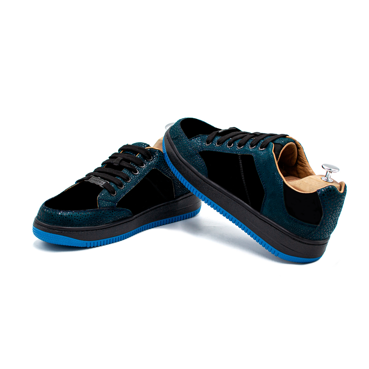 TENIS SNEAKERS EN PIEL DE CABRA AZUL CON ACABADO DE MANTARRAYA PULIDA Y NOBUCK - LOP092I