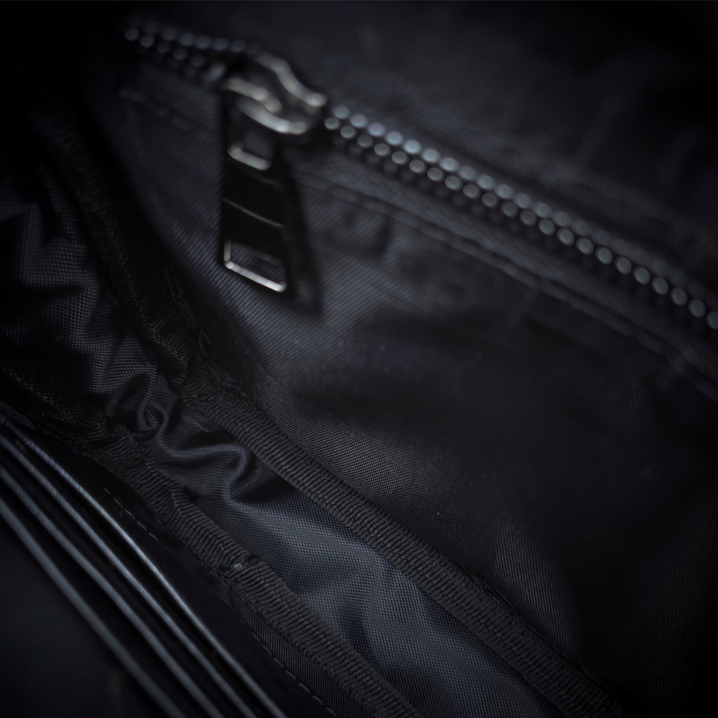 BOLSO TIPO BANDOLERA  SHOULDER BAG DE SERPIENTE PITÓN NEGRO NOCTIS NOBUCK- MLB389T