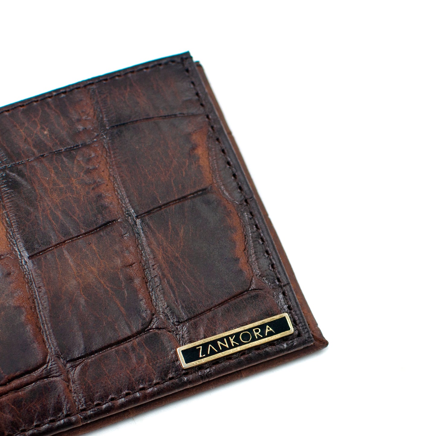 CARTERA EN PIEL DE RES GRABADA EN PANZA DE COCODRILO - PWO028