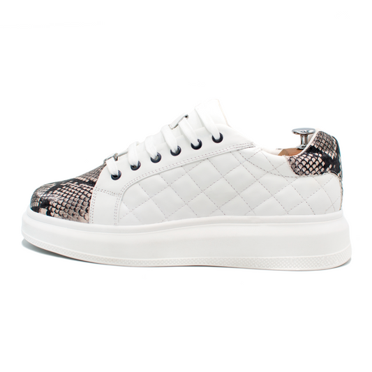 TENIS SNEAKERS EN PIEL GENUINA DE BECERRO CAPITONADO CON GRABADO DE PITÓN (BLANCO/NEGRO) - JOP203