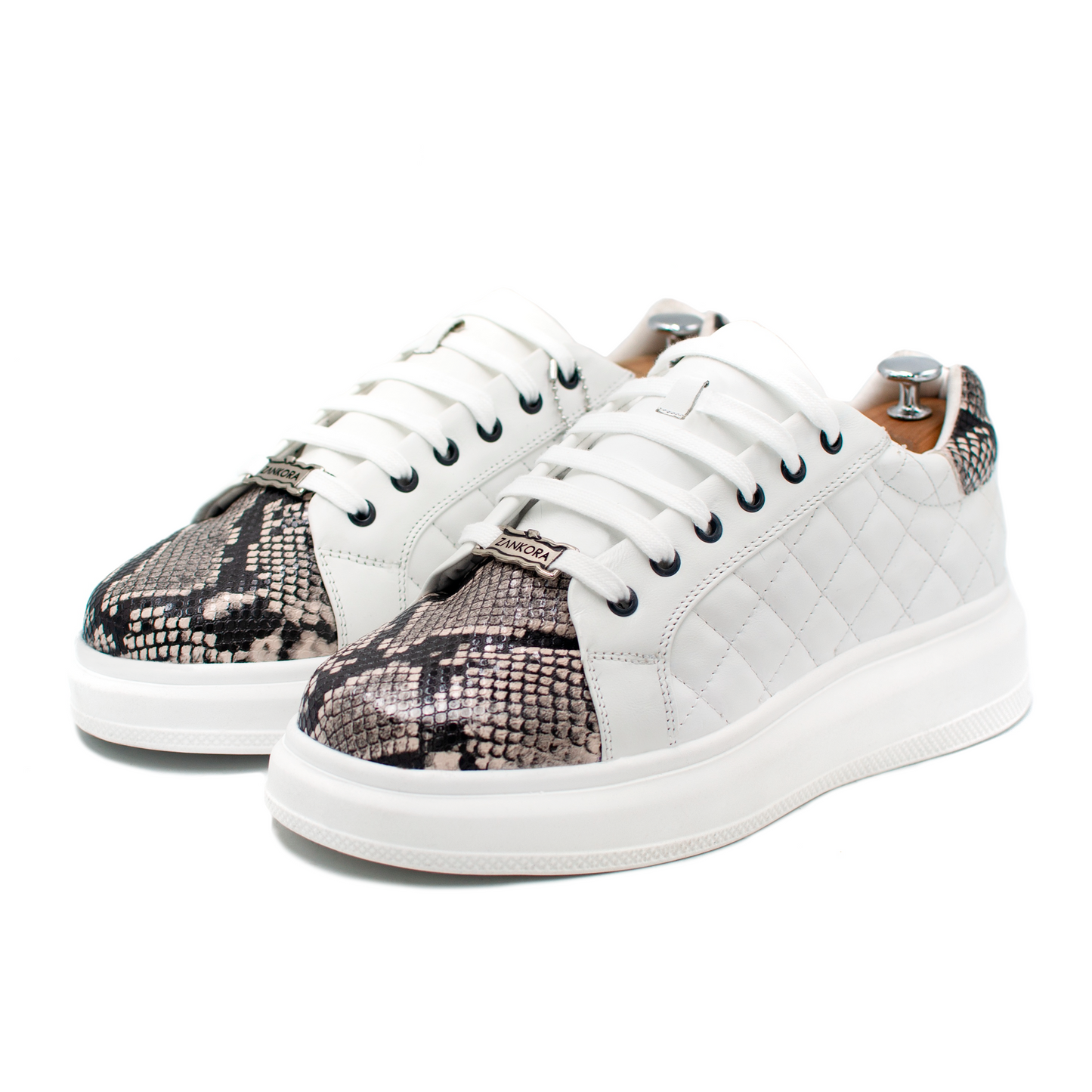 TENIS SNEAKERS EN PIEL GENUINA DE BECERRO CAPITONADO CON GRABADO DE PITÓN (BLANCO/NEGRO) - JOP203