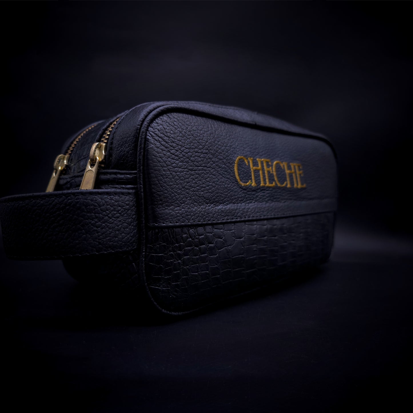 NECESER EJECUTIVO OVERLORD BESPOKE - CUERO VACUNO Y COCODRILO CON BORDADO PERSONALIZABLE - WSO356B