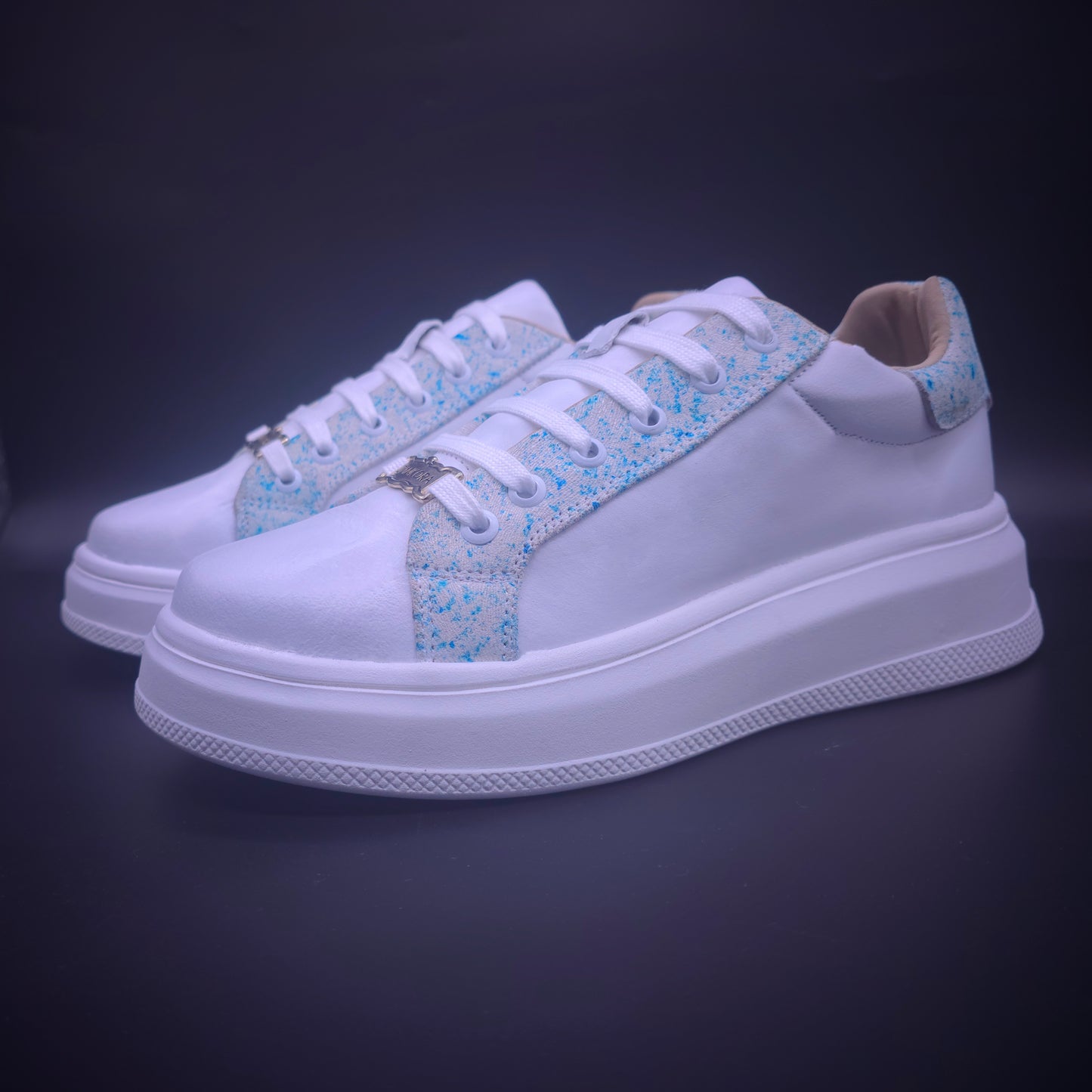 SNEAKERS CASUAL ARIA SPLATTER BLUE – PIEL VACUNA & GAMUZA ARTÍSTICA - SNG038H