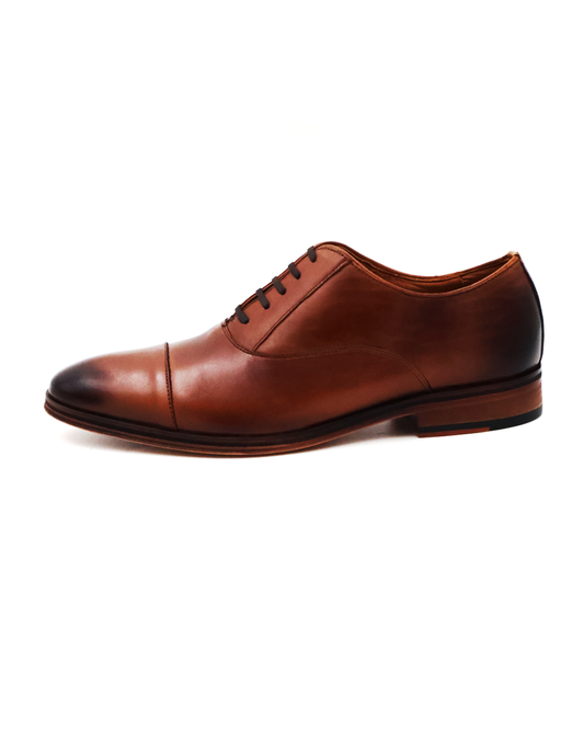 ZAPATO CASUAL DE VESTIR MARRÓN CAP TOE EN PIEL VACUNO (BECERRO)