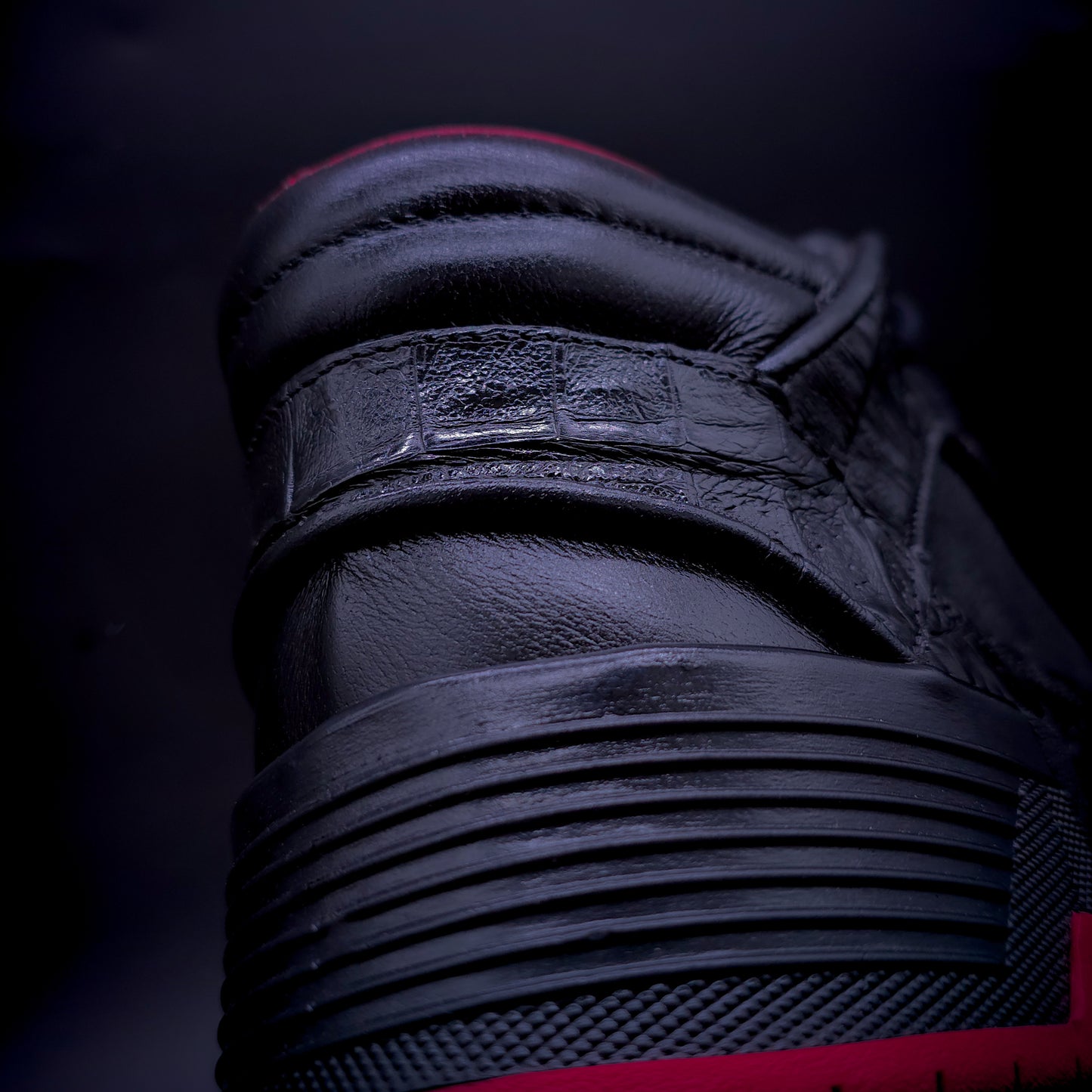 TENIS SNEAKERS TIPO BOTIN URBANO ARIES STEALTH – BORREGO PELIBUEY & COCODRILO GENUINO - BHT974R