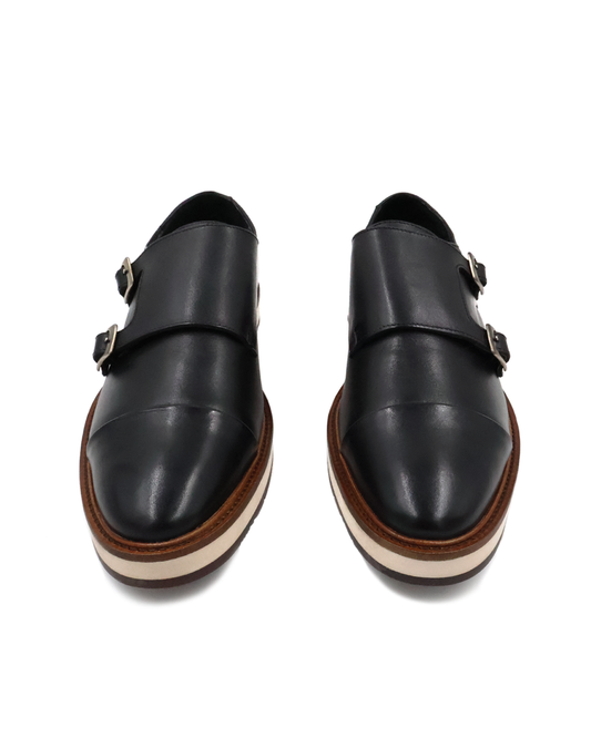 ZAPATO CASUAL NEGRO CON BROCHE METÁLICO EN PIEL BECERRO Y TERNERA PARA HOMBRE