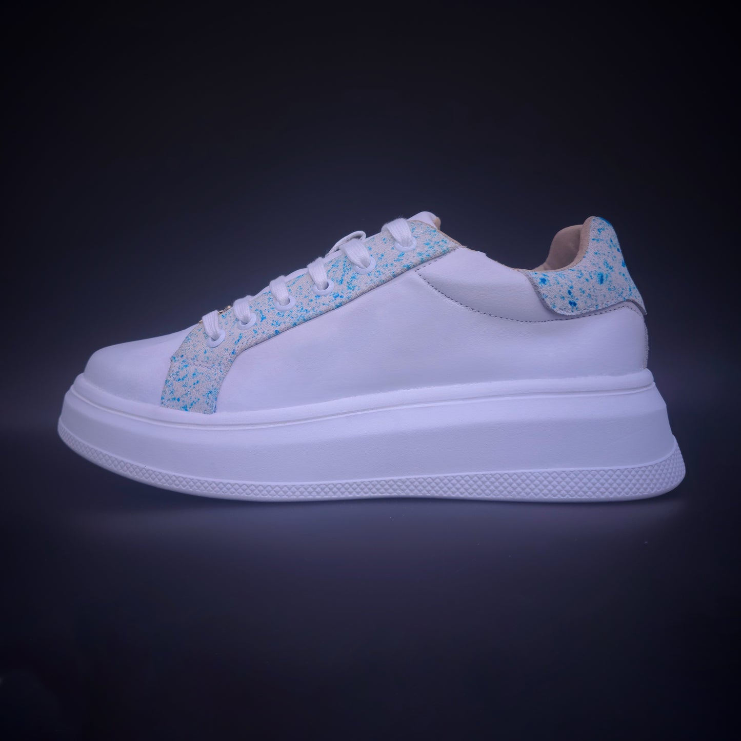 SNEAKERS CASUAL ARIA SPLATTER BLUE – PIEL VACUNA & GAMUZA ARTÍSTICA - SNG038H