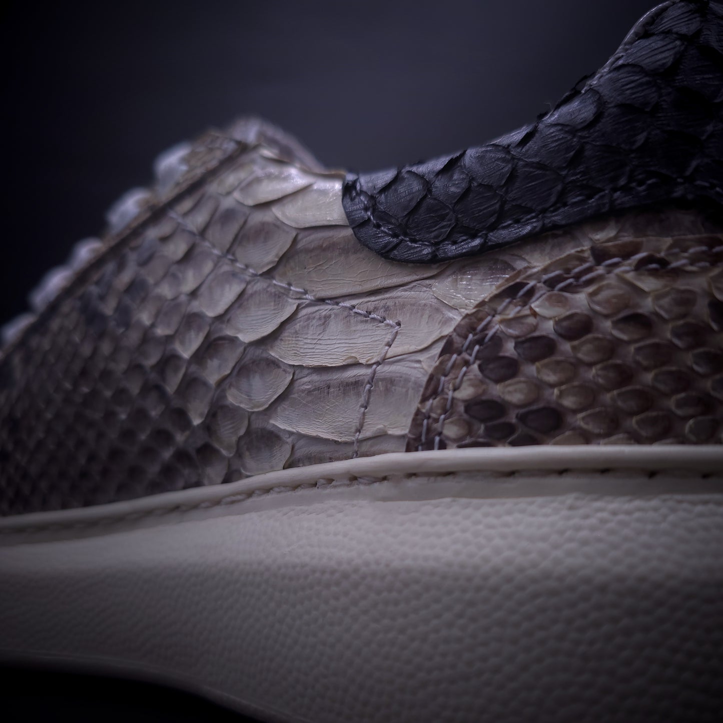 TENIS SNEAKERS PARA DAMA / SUELA TIPO PLATAFORMA MOD. ARIA NATURAL – COMPLETAMENTE DE SERPIENTE PITÓN - DMN936F