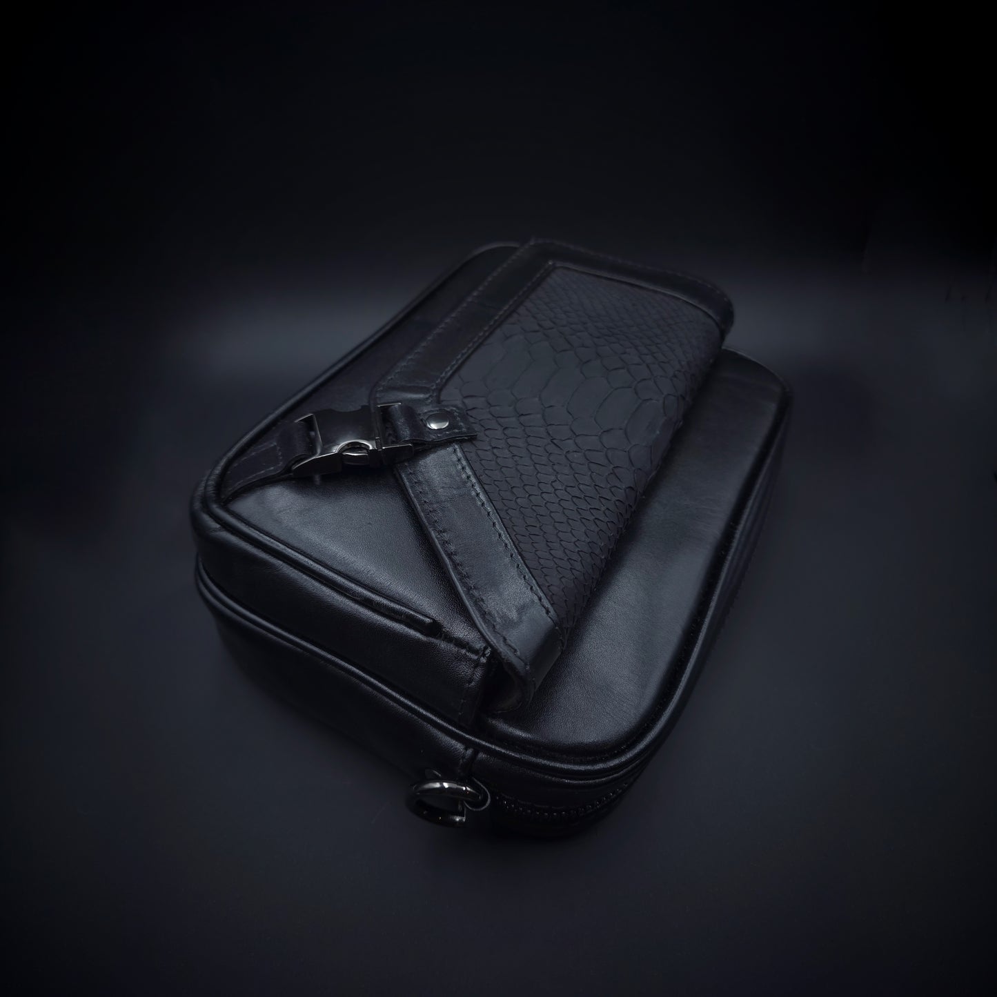 BOLSO TIPO BANDOLERA  SHOULDER BAG DE SERPIENTE PITÓN NEGRO NOCTIS NOBUCK- MLB389T