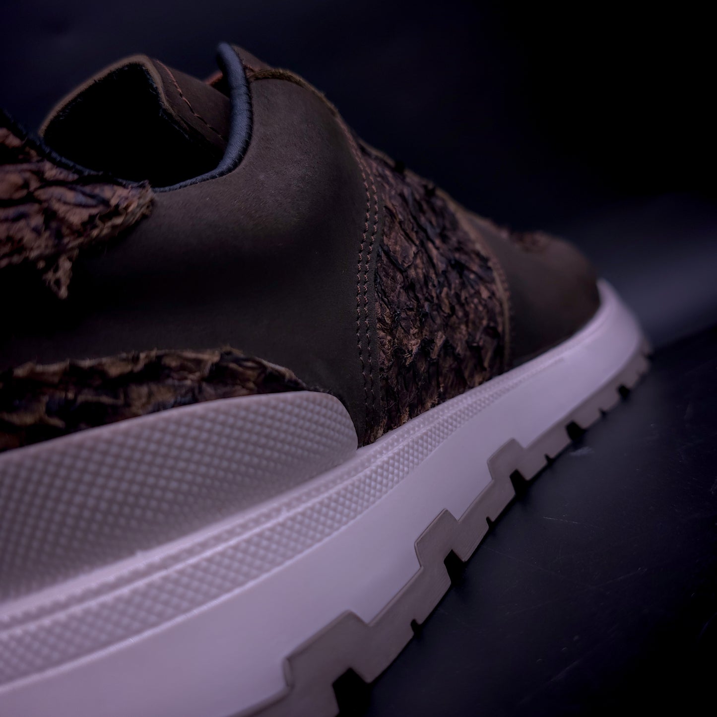 TENIS SNEAKERS - AMAZONAS RUNNER – NOBUCK CALFSKIN & PESCADO PIRARUCU - AMZ846K
