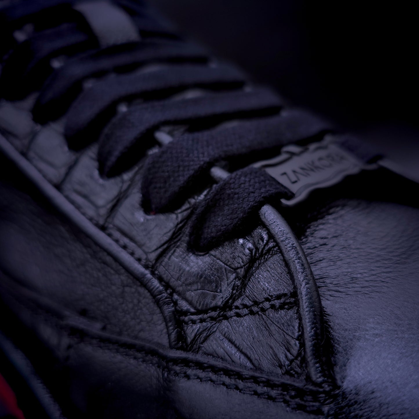 TENIS SNEAKERS TIPO BOTIN URBANO ARIES STEALTH – BORREGO PELIBUEY & COCODRILO GENUINO - BHT974R