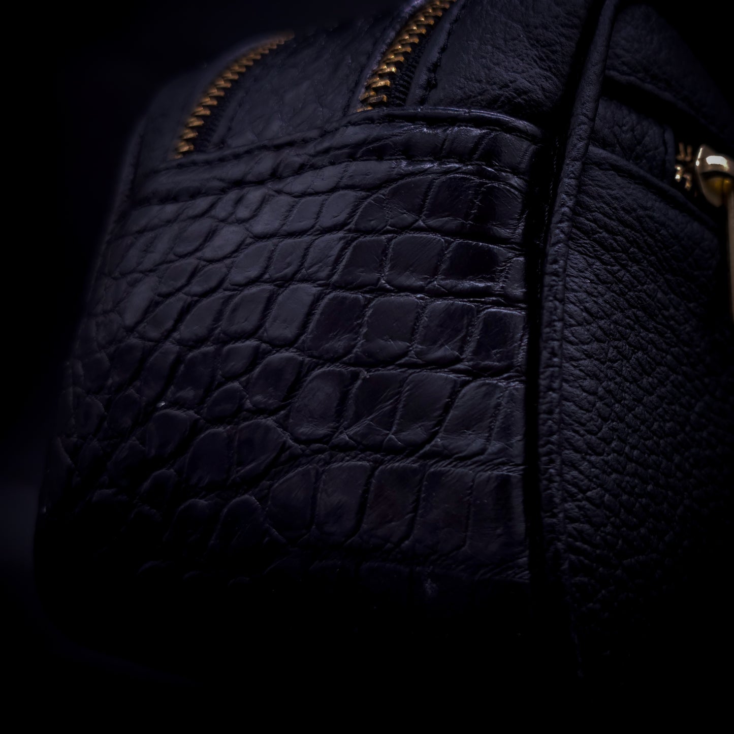 NECESER EJECUTIVO OVERLORD BESPOKE - CUERO VACUNO Y COCODRILO CON BORDADO PERSONALIZABLE - WSO356B