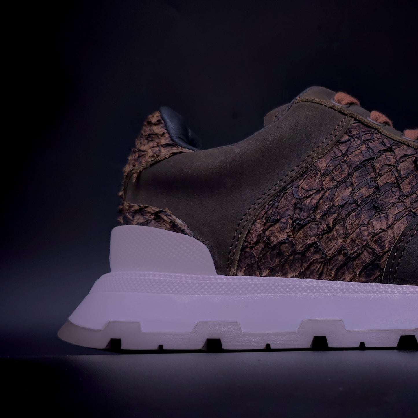 TENIS SNEAKERS - AMAZONAS RUNNER – NOBUCK CALFSKIN & PESCADO PIRARUCU - AMZ846K
