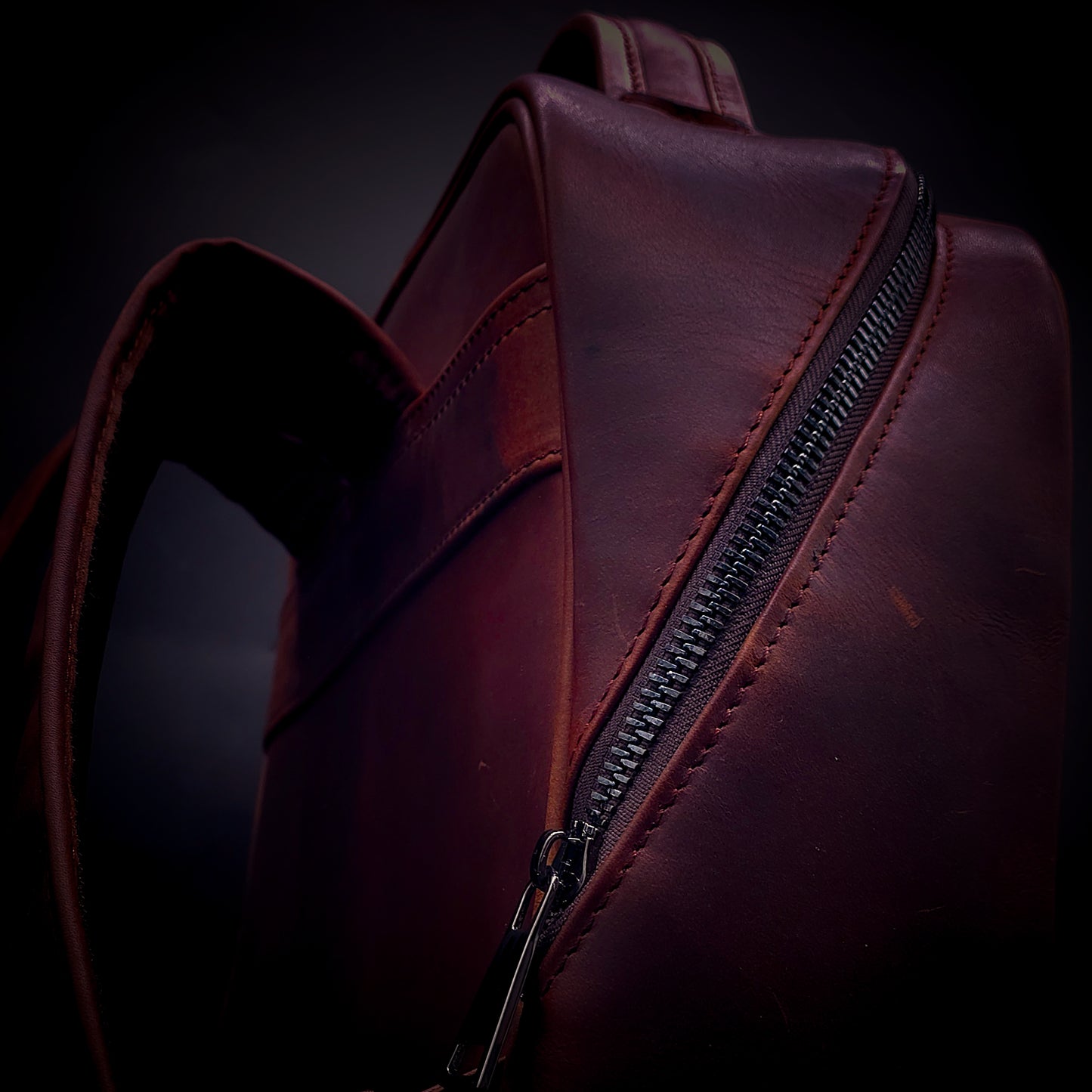 MOCHILA CASUAL ZANKORA MODELO YUKÓN EN PIEL HORSE CRAZY - MRT983P