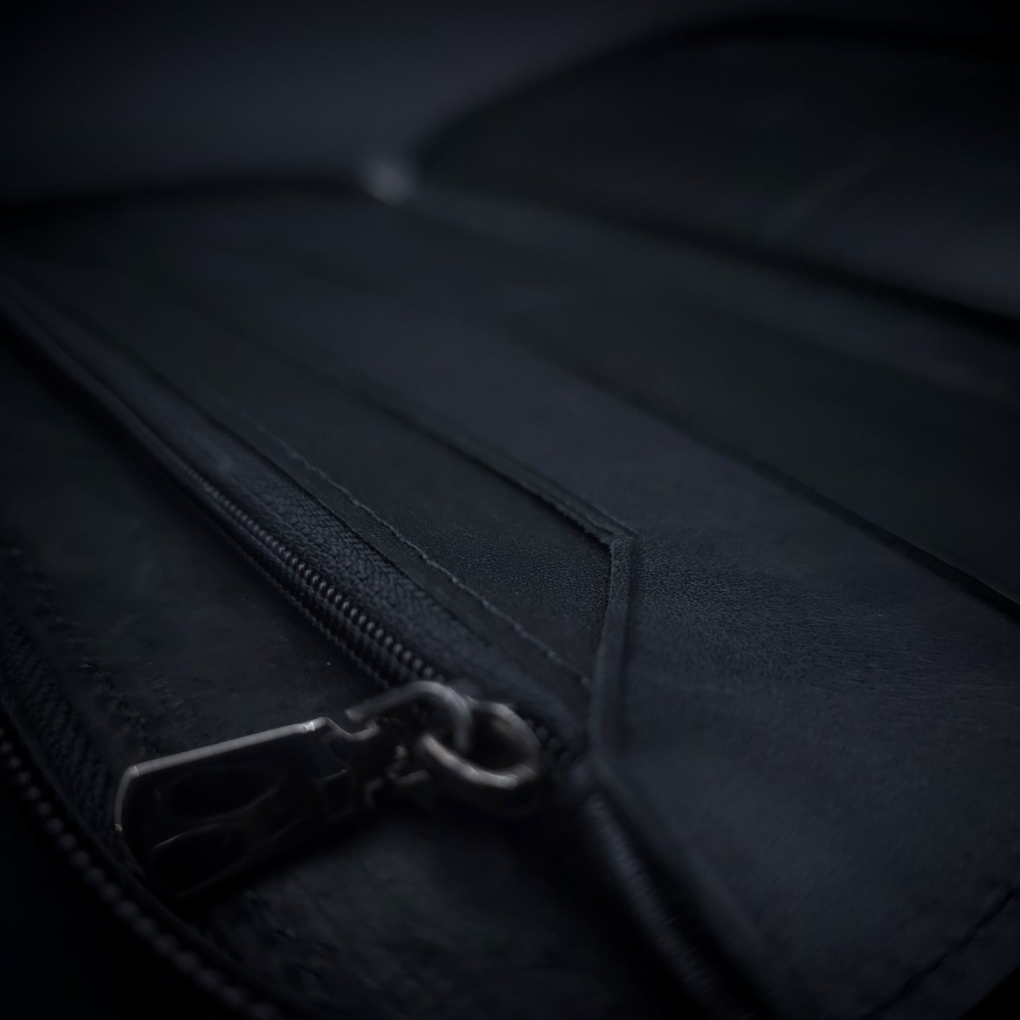 MONEDERO TIPO CLUTCH EXECUTIVE CON ASA - CABALLERO - MNC97F8
