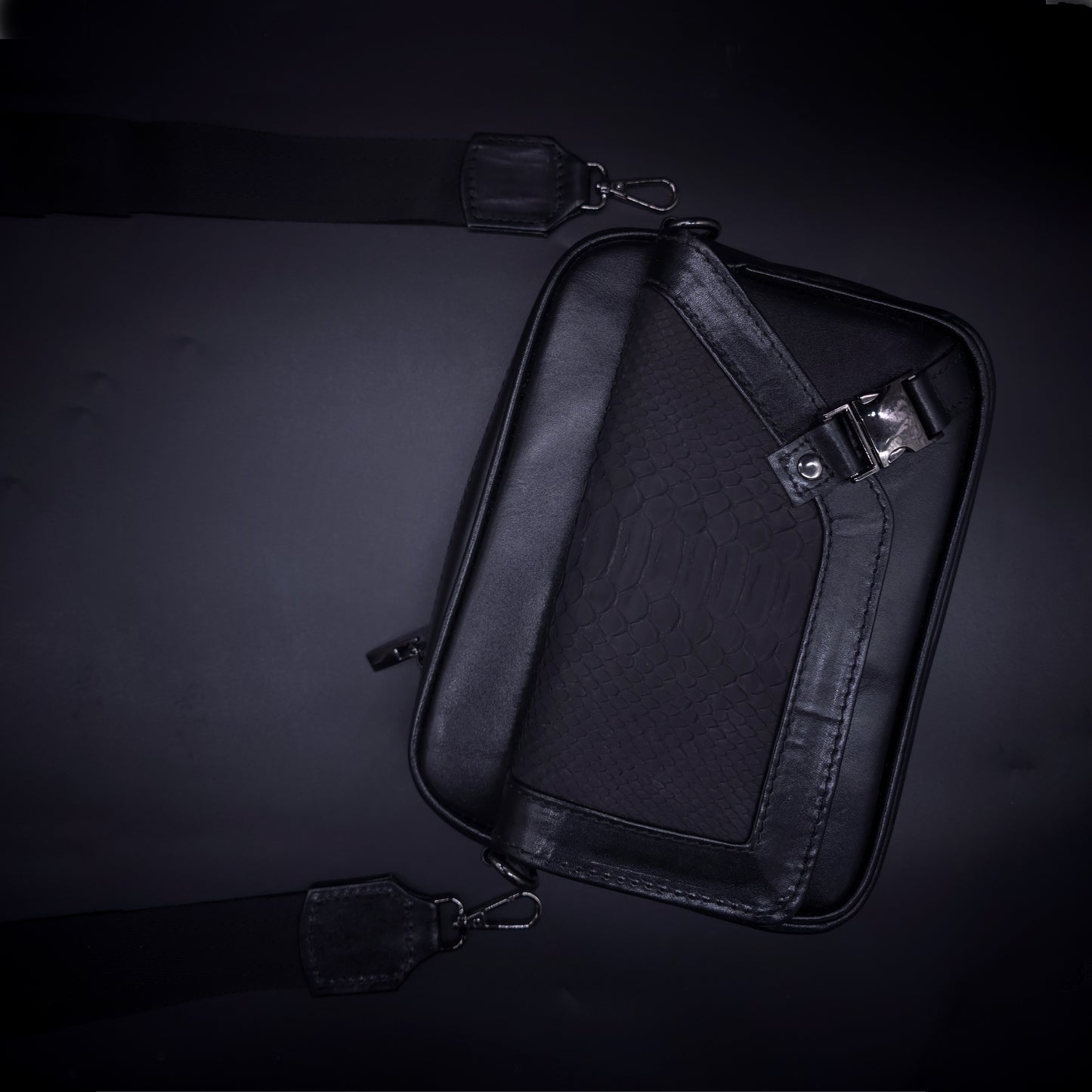 BOLSO TIPO BANDOLERA  SHOULDER BAG DE SERPIENTE PITÓN NEGRO NOCTIS NOBUCK- MLB389T
