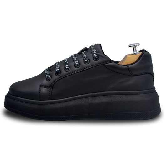 SNEAKERS LISOS DE BECERRO NEGRO CON AGUJETAS SUBLIMADAS ZANKORA- BLK986GH