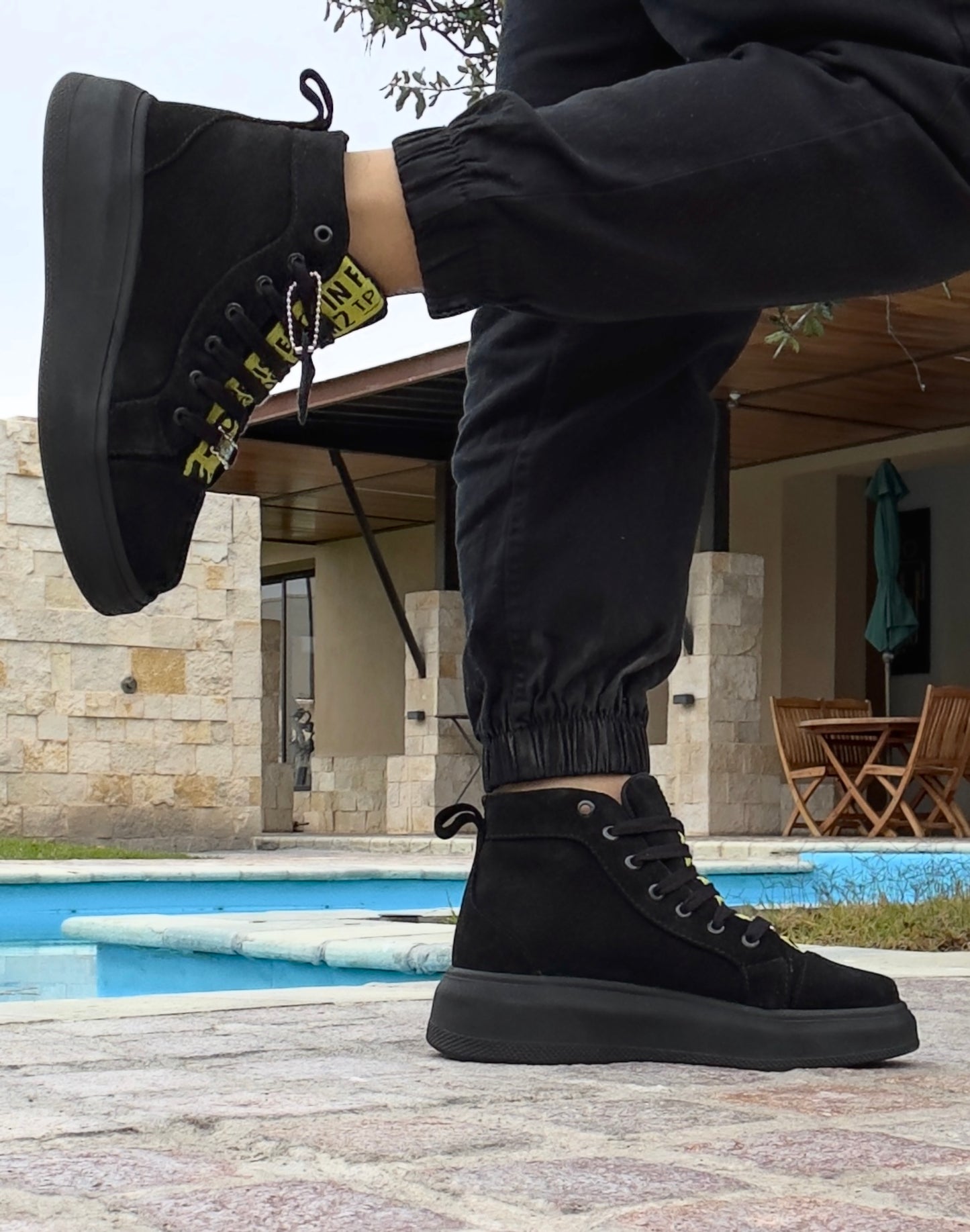 BOTÍN YESBETH EN PIEL DE GAMUZA NEGRO - CJD893J