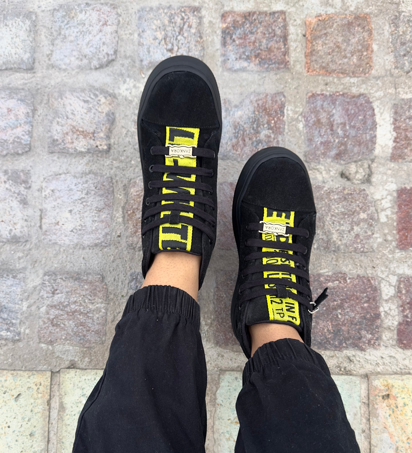 BOTÍN YESBETH EN PIEL DE GAMUZA NEGRO - CJD893J