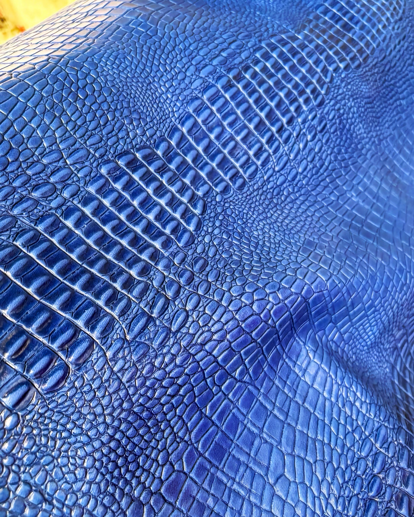 FUNDA / CASE / CARCASA PARA CELULAR EN PIEL /CUERO EXÓTIC DE PIEL GRABADA DE COCODRILO- GCF110B