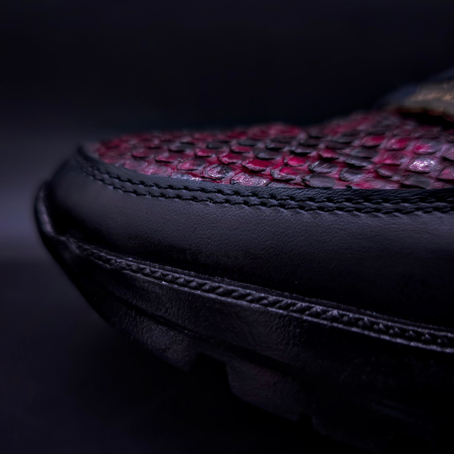 SNEAKERS DE SERPIENTE PITÓN ROJO CON SUELA SPORT TR NERO - SPN149P