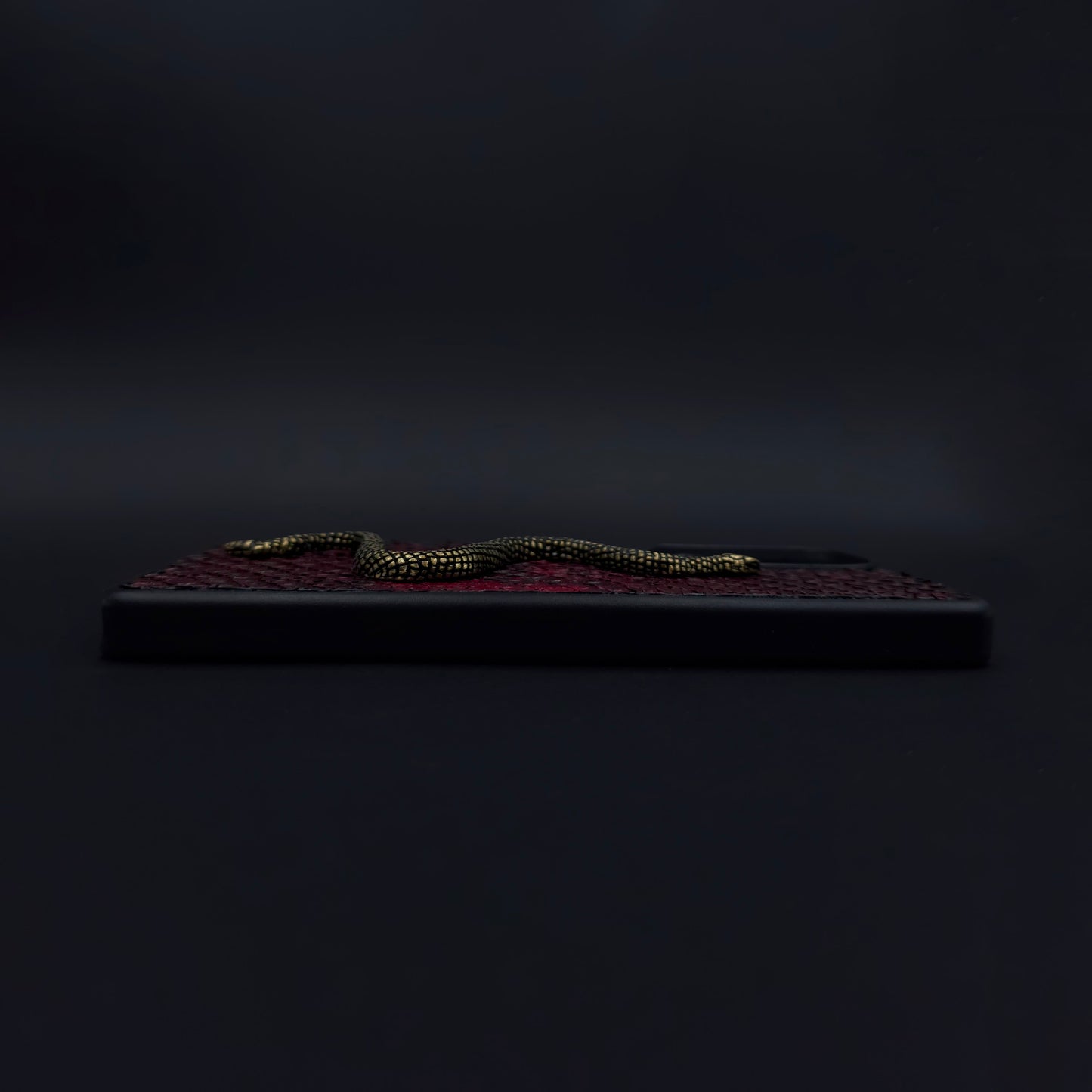 FUNDA / CASE / CARCASA PARA CELULAR EN PIEL / CUERO EXÓTIC DE SERPIENTE PITÓN CORTE BELLY (PANZA) + DIJE Ó HERRAJE- RSZ312T