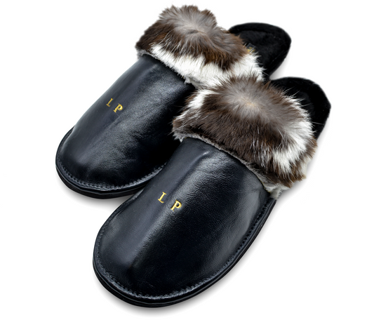 PANTUFLA NEGRA EN PIEL DE RES CON PELO DE CONEJO - AGS234O